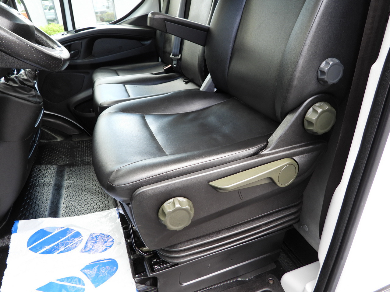 Locação financeira de IVECO DAILY 35S16 STAKE BODY 10 PALLETS CRUISE CONTROL AIR CONDITIONING  160HP IVECO DAILY 35S16 STAKE BODY 10 PALLETS CRUISE CONTROL AIR CONDITIONING  160HP: foto 26 Locação financeira de IVECO DAILY 35S16 STAKE BODY 10 PALLETS CRUISE CONTROL AIR CONDITIONING  160HP IVECO DAILY 35S16 STAKE BODY 10 PALLETS CRUISE CONTROL AIR CONDITIONING  160HP: foto 26