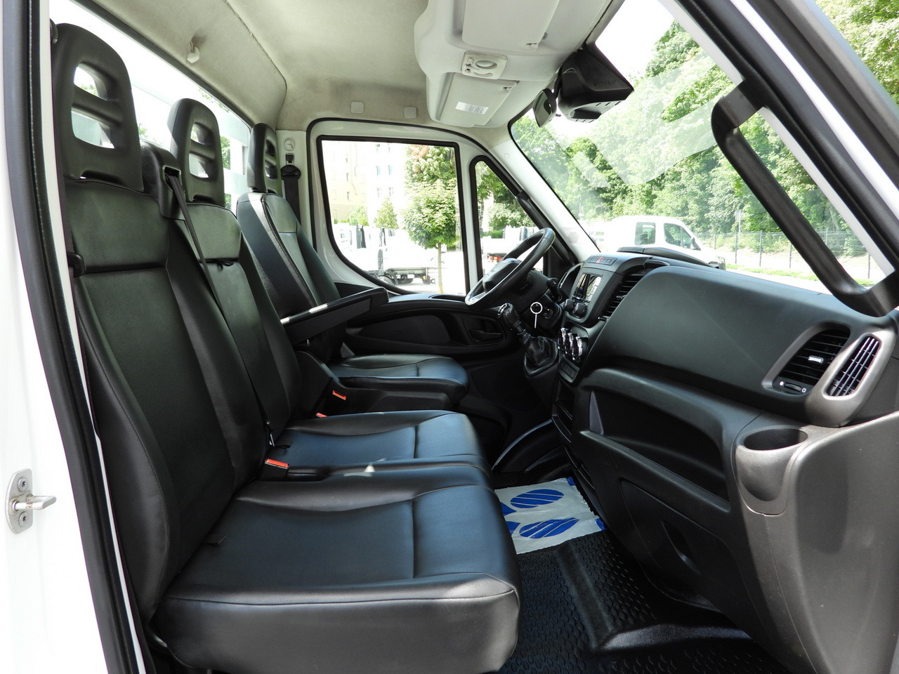 Locação financeira de IVECO DAILY 35S16 STAKE BODY 10 PALLETS CRUISE CONTROL AIR CONDITIONING  160HP IVECO DAILY 35S16 STAKE BODY 10 PALLETS CRUISE CONTROL AIR CONDITIONING  160HP: foto 35 Locação financeira de IVECO DAILY 35S16 STAKE BODY 10 PALLETS CRUISE CONTROL AIR CONDITIONING  160HP IVECO DAILY 35S16 STAKE BODY 10 PALLETS CRUISE CONTROL AIR CONDITIONING  160HP: foto 35
