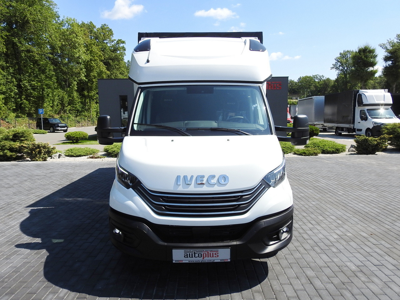 IVECO DAILY 35S18 NEW TARPAULIN 8 PALLETS CRUISE CONTROL NAVIGATION LED LIGHTS AUTOMATIC TRANSMISSION HI-MATIC MANUFACTURERS WARRANTY 180HP - Carrinha de lona: foto 5 IVECO DAILY 35S18 NEW TARPAULIN 8 PALLETS CRUISE CONTROL NAVIGATION LED LIGHTS AUTOMATIC TRANSMISSION HI-MATIC MANUFACTURERS WARRANTY 180HP - Carrinha de lona: foto 5
