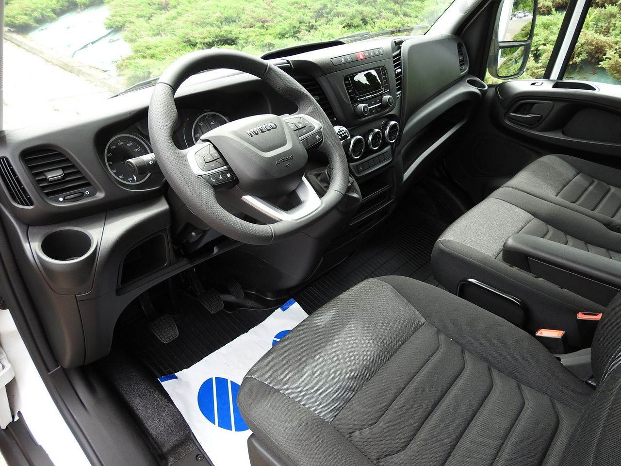IVECO DAILY 35S18 NEW TARPAULIN WEBASTO CRUISE CONTROL AIR CONDITIONING 180HP - Carrinha de lona: foto 2 IVECO DAILY 35S18 NEW TARPAULIN WEBASTO CRUISE CONTROL AIR CONDITIONING 180HP - Carrinha de lona: foto 2