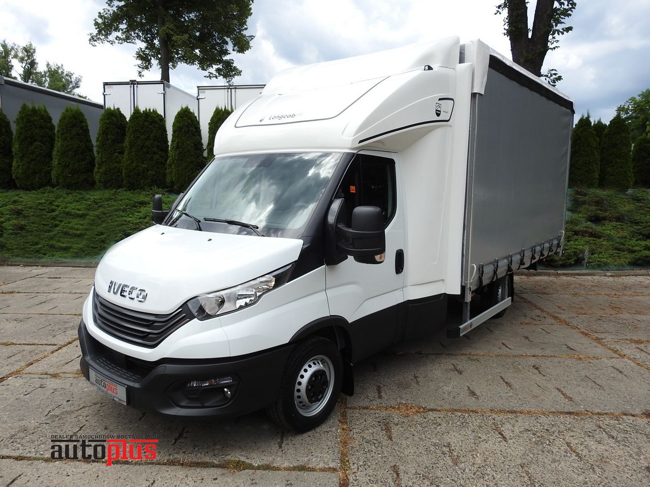 IVECO DAILY 35S18 NEW TARPAULIN WEBASTO CRUISE CONTROL AIR CONDITIONING 180HP - Carrinha de lona: foto 1 IVECO DAILY 35S18 NEW TARPAULIN WEBASTO CRUISE CONTROL AIR CONDITIONING 180HP - Carrinha de lona: foto 1