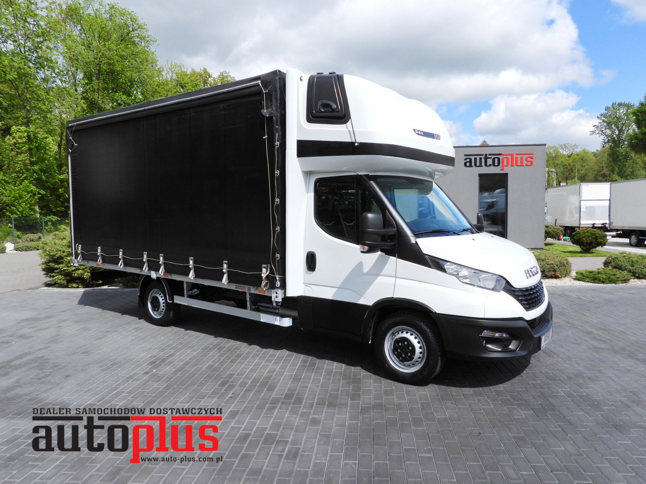 IVECO DAILY 35S18 TARPAULIN 10 PALLETS WEBASTO CRUISE CONTROL AIR CONDITIONING 180HP - Carrinha de lona: foto 1 IVECO DAILY 35S18 TARPAULIN 10 PALLETS WEBASTO CRUISE CONTROL AIR CONDITIONING 180HP - Carrinha de lona: foto 1