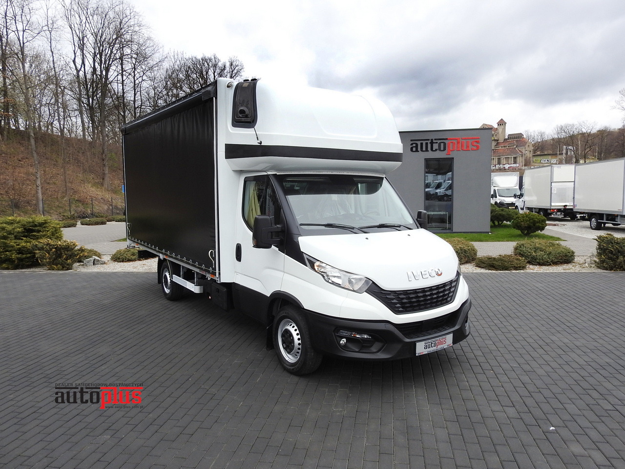 IVECO DAILY 35S18 TARPAULIN 10 PALLETS WEBASTO CRUISE CONTROL AIR CONDITIONING 180HP - Carrinha de lona: foto 1 IVECO DAILY 35S18 TARPAULIN 10 PALLETS WEBASTO CRUISE CONTROL AIR CONDITIONING 180HP - Carrinha de lona: foto 1
