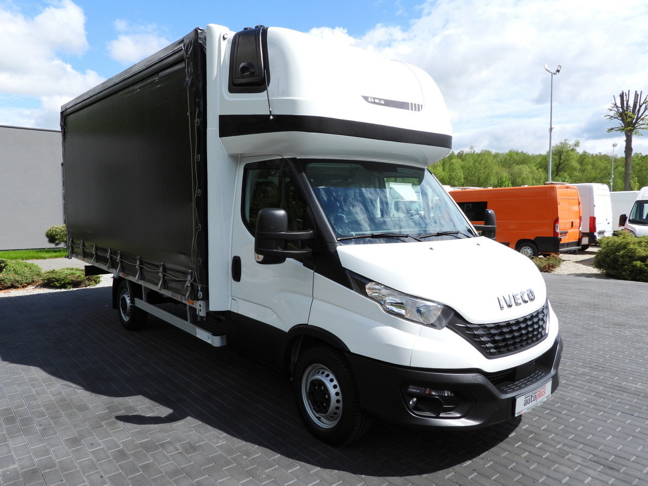 IVECO DAILY 35S18 TARPAULIN 10 PALLETS WEBASTO CRUISE CONTROL AIR CONDITIONING 180HP - Carrinha de lona: foto 4 IVECO DAILY 35S18 TARPAULIN 10 PALLETS WEBASTO CRUISE CONTROL AIR CONDITIONING 180HP - Carrinha de lona: foto 4