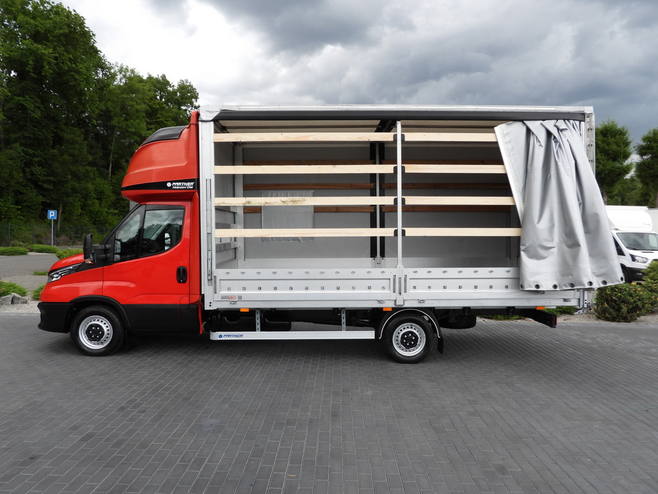 Locação financeira de IVECO DAILY 35S18 TARPAULIN 10 PALLETS WEBASTO CRUISE CONTROL LED LIGHTS AIR CONDITIONING  180HP IVECO DAILY 35S18 TARPAULIN 10 PALLETS WEBASTO CRUISE CONTROL LED LIGHTS AIR CONDITIONING  180HP: foto 9