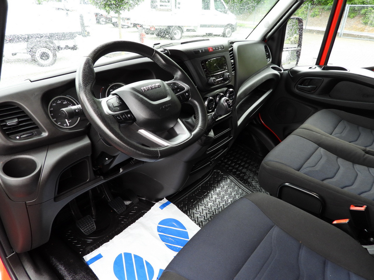 IVECO DAILY 35S18 TARPAULIN 10 PALLETS WEBASTO CRUISE CONTROL LED LIGHTS AIR CONDITIONING 180HP - Carrinha de lona: foto 2 IVECO DAILY 35S18 TARPAULIN 10 PALLETS WEBASTO CRUISE CONTROL LED LIGHTS AIR CONDITIONING 180HP - Carrinha de lona: foto 2