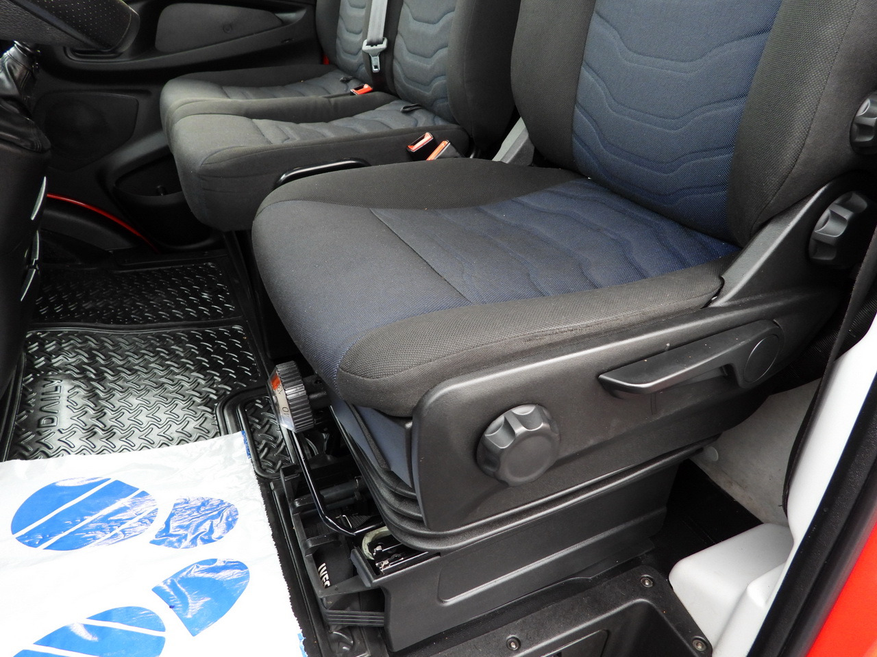 Locação financeira de IVECO DAILY 35S18 TARPAULIN 10 PALLETS WEBASTO CRUISE CONTROL LED LIGHTS AIR CONDITIONING  180HP IVECO DAILY 35S18 TARPAULIN 10 PALLETS WEBASTO CRUISE CONTROL LED LIGHTS AIR CONDITIONING  180HP: foto 28
