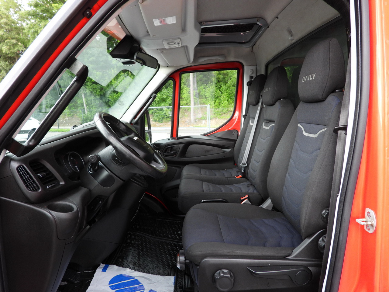 Locação financeira de IVECO DAILY 35S18 TARPAULIN 10 PALLETS WEBASTO CRUISE CONTROL LED LIGHTS AIR CONDITIONING  180HP IVECO DAILY 35S18 TARPAULIN 10 PALLETS WEBASTO CRUISE CONTROL LED LIGHTS AIR CONDITIONING  180HP: foto 27