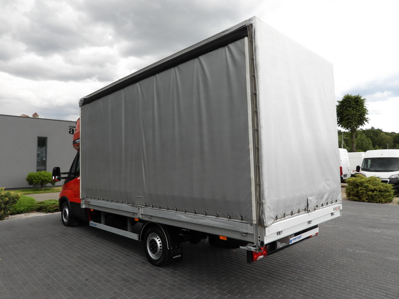 Locação financeira de IVECO DAILY 35S18 TARPAULIN 10 PALLETS WEBASTO CRUISE CONTROL LED LIGHTS AIR CONDITIONING  180HP IVECO DAILY 35S18 TARPAULIN 10 PALLETS WEBASTO CRUISE CONTROL LED LIGHTS AIR CONDITIONING  180HP: foto 10