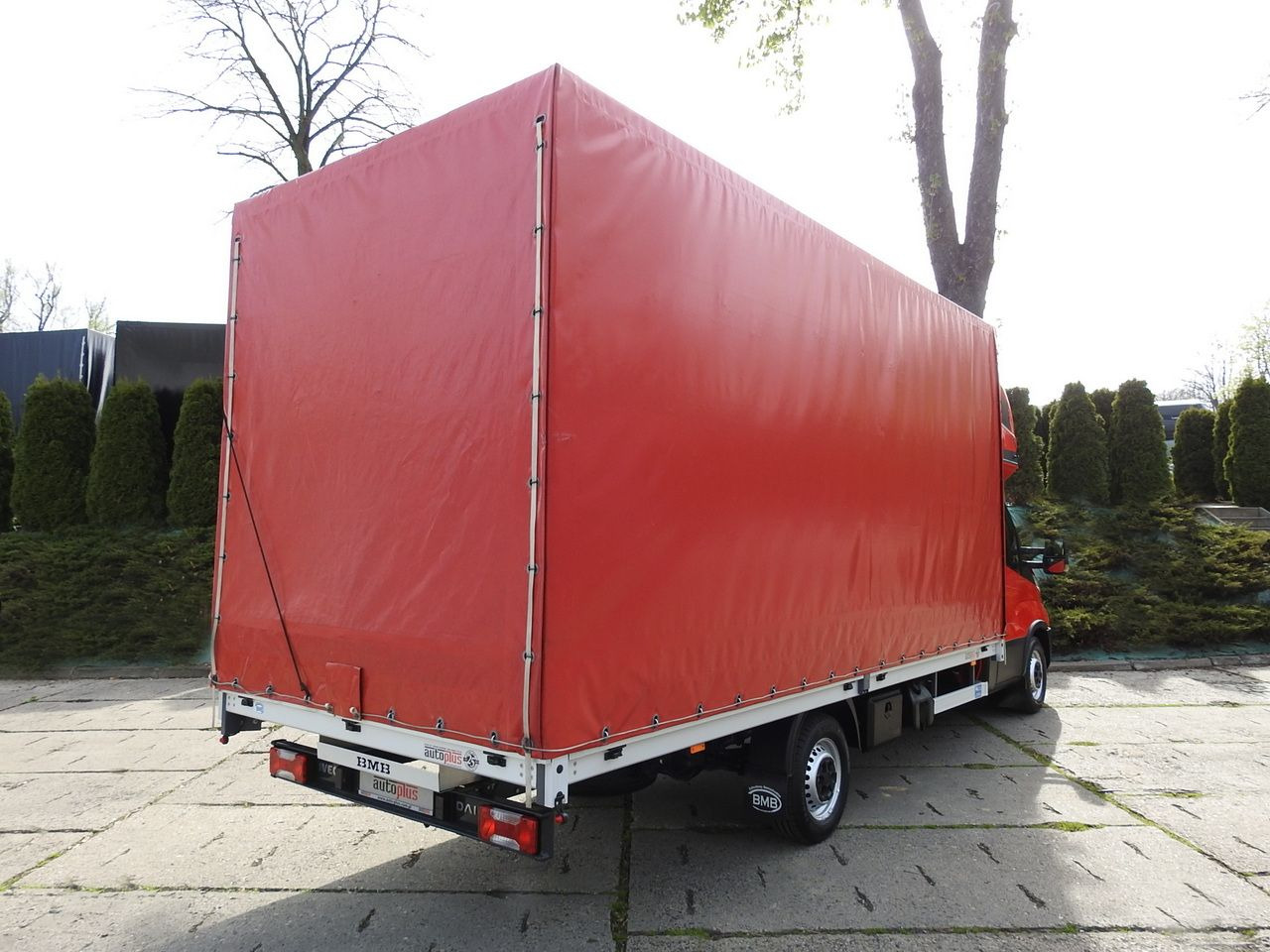 IVECO DAILY 35S18 TARPAULIN 10 PALLETS WEBASTO CRUISE CONTROL LED LIGHTS AIR CONDITIONING 180HP - Carrinha de lona: foto 3 IVECO DAILY 35S18 TARPAULIN 10 PALLETS WEBASTO CRUISE CONTROL LED LIGHTS AIR CONDITIONING 180HP - Carrinha de lona: foto 3