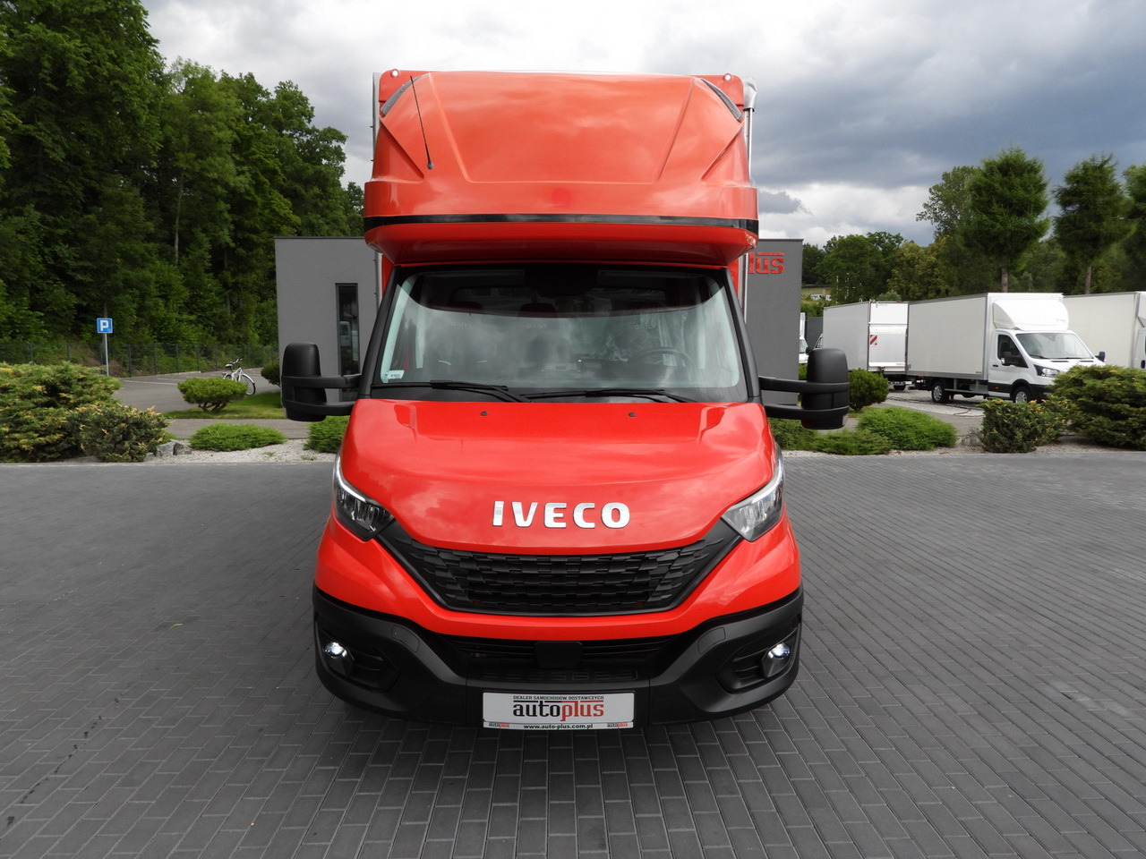 IVECO DAILY 35S18 TARPAULIN 10 PALLETS WEBASTO CRUISE CONTROL LED LIGHTS AIR CONDITIONING 180HP - Carrinha de lona: foto 5 IVECO DAILY 35S18 TARPAULIN 10 PALLETS WEBASTO CRUISE CONTROL LED LIGHTS AIR CONDITIONING 180HP - Carrinha de lona: foto 5