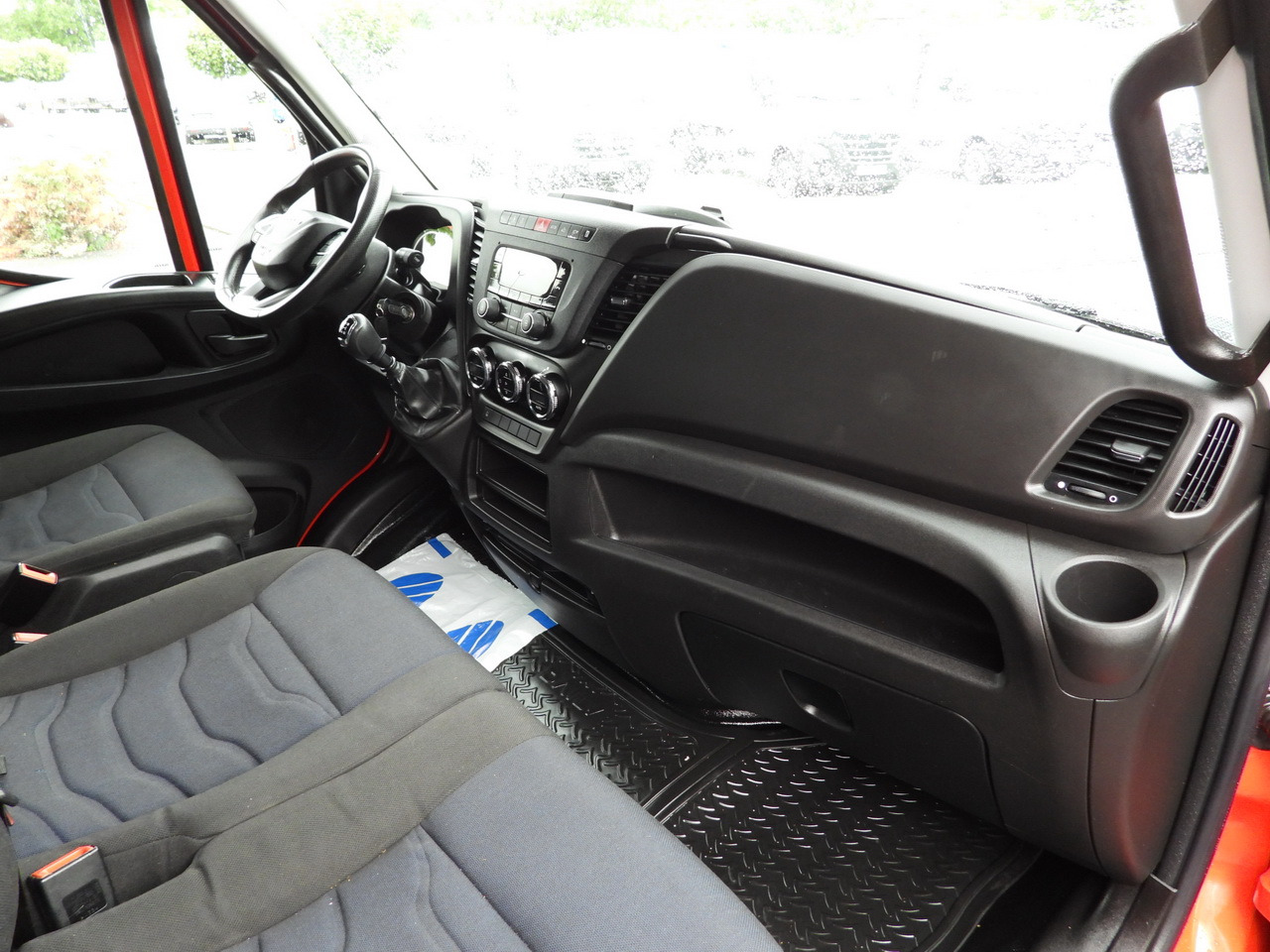 Locação financeira de IVECO DAILY 35S18 TARPAULIN 10 PALLETS WEBASTO CRUISE CONTROL LED LIGHTS AIR CONDITIONING  180HP IVECO DAILY 35S18 TARPAULIN 10 PALLETS WEBASTO CRUISE CONTROL LED LIGHTS AIR CONDITIONING  180HP: foto 39