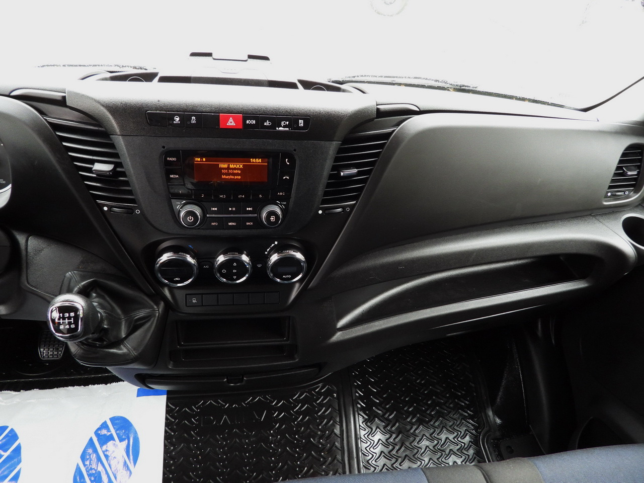 Locação financeira de IVECO DAILY 35S18 TARPAULIN 10 PALLETS WEBASTO CRUISE CONTROL LED LIGHTS AIR CONDITIONING  180HP IVECO DAILY 35S18 TARPAULIN 10 PALLETS WEBASTO CRUISE CONTROL LED LIGHTS AIR CONDITIONING  180HP: foto 30