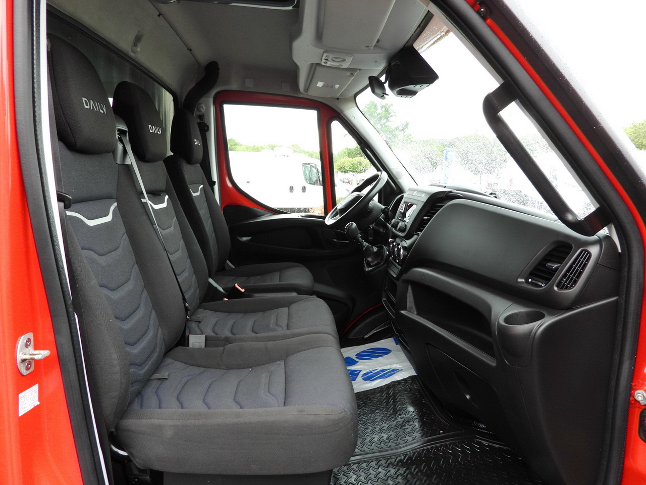 Locação financeira de IVECO DAILY 35S18 TARPAULIN 10 PALLETS WEBASTO CRUISE CONTROL LED LIGHTS AIR CONDITIONING  180HP IVECO DAILY 35S18 TARPAULIN 10 PALLETS WEBASTO CRUISE CONTROL LED LIGHTS AIR CONDITIONING  180HP: foto 38