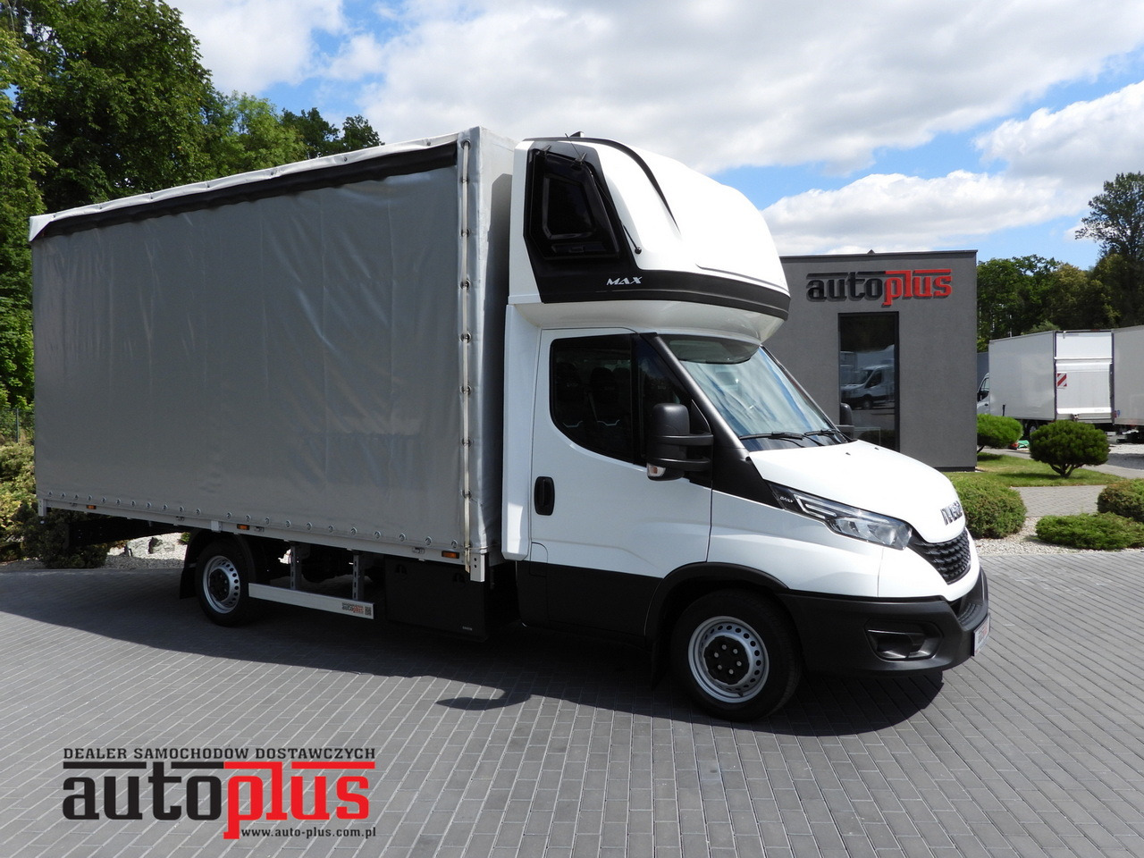 IVECO DAILY 35S18 TARPAULIN 10 PALLETS WEBASTO CRUISE CONTROL NAVIGATION LED LIGHTS AIR CONDITIONING 180HP - Carrinha de lona: foto 1 IVECO DAILY 35S18 TARPAULIN 10 PALLETS WEBASTO CRUISE CONTROL NAVIGATION LED LIGHTS AIR CONDITIONING 180HP - Carrinha de lona: foto 1