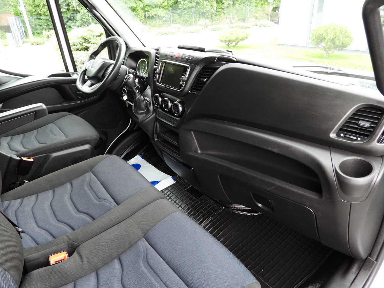 Locação financeira de IVECO DAILY 35S18 TARPAULIN 10 PALLETS WEBASTO CRUISE CONTROL NAVIGATION LED LIGHTS AIR CONDITIONING  180HP IVECO DAILY 35S18 TARPAULIN 10 PALLETS WEBASTO CRUISE CONTROL NAVIGATION LED LIGHTS AIR CONDITIONING  180HP: foto 45