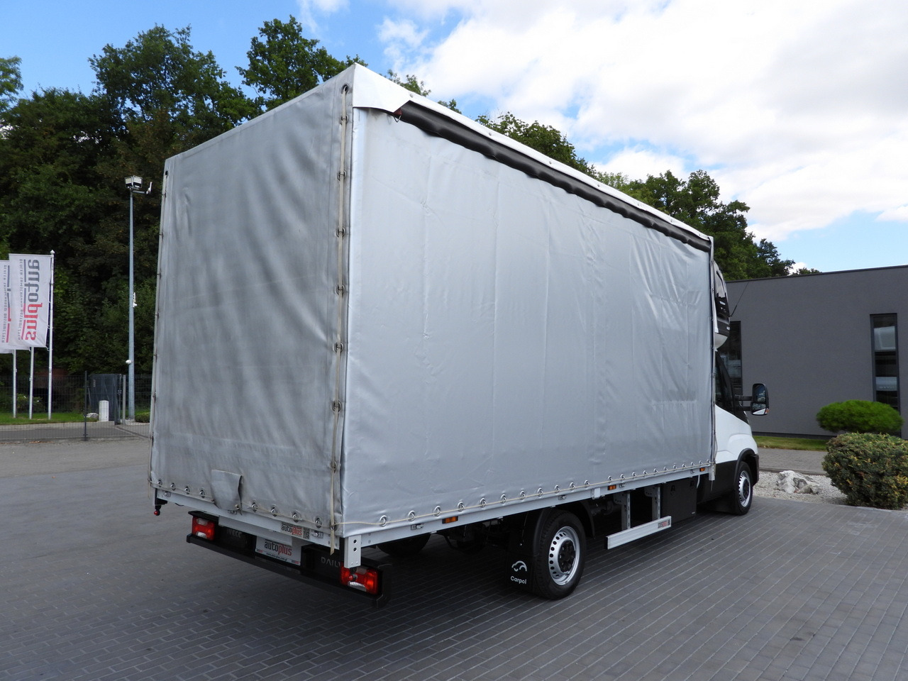 Locação financeira de IVECO DAILY 35S18 TARPAULIN 10 PALLETS WEBASTO CRUISE CONTROL NAVIGATION LED LIGHTS AIR CONDITIONING  180HP IVECO DAILY 35S18 TARPAULIN 10 PALLETS WEBASTO CRUISE CONTROL NAVIGATION LED LIGHTS AIR CONDITIONING  180HP: foto 13
