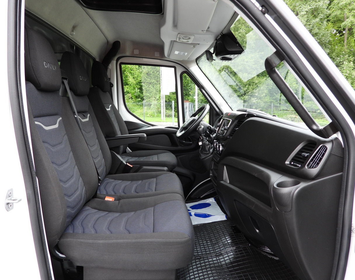 Locação financeira de IVECO DAILY 35S18 TARPAULIN 10 PALLETS WEBASTO CRUISE CONTROL NAVIGATION LED LIGHTS AIR CONDITIONING  180HP IVECO DAILY 35S18 TARPAULIN 10 PALLETS WEBASTO CRUISE CONTROL NAVIGATION LED LIGHTS AIR CONDITIONING  180HP: foto 44