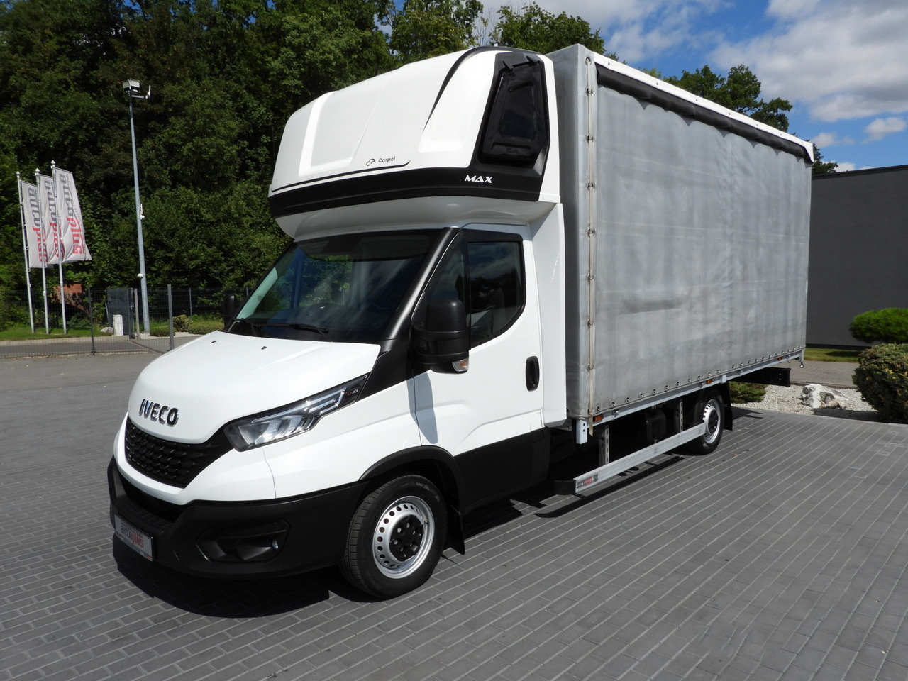 Locação financeira de IVECO DAILY 35S18 TARPAULIN 10 PALLETS WEBASTO CRUISE CONTROL NAVIGATION LED LIGHTS AIR CONDITIONING  180HP IVECO DAILY 35S18 TARPAULIN 10 PALLETS WEBASTO CRUISE CONTROL NAVIGATION LED LIGHTS AIR CONDITIONING  180HP: foto 6