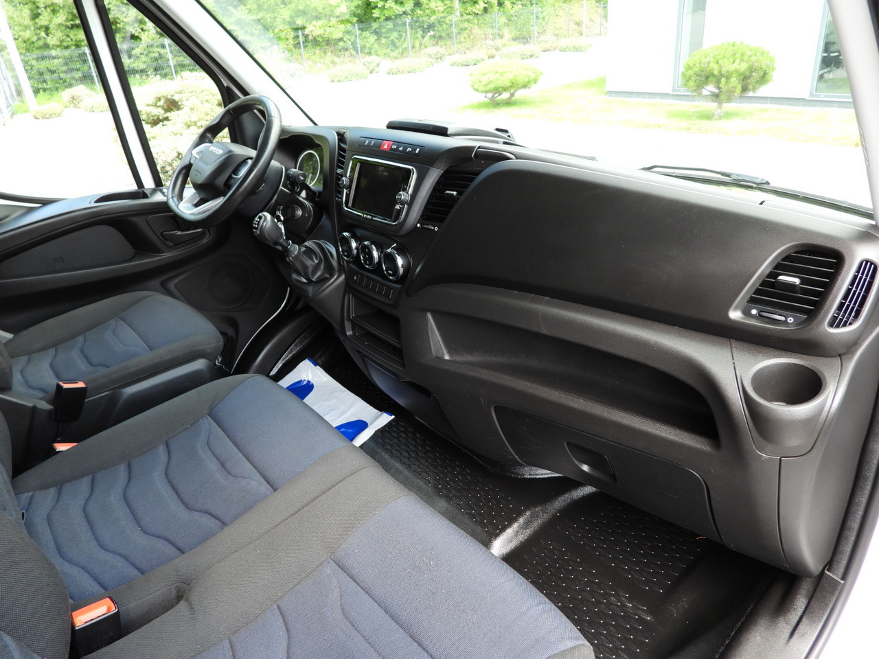 Locação financeira de IVECO DAILY 35S18 TARPAULIN 10 PALLETS WEBASTO CRUISE CONTROL NAVIGATION LED LIGHTS AIR CONDITIONING  180HP IVECO DAILY 35S18 TARPAULIN 10 PALLETS WEBASTO CRUISE CONTROL NAVIGATION LED LIGHTS AIR CONDITIONING  180HP: foto 41