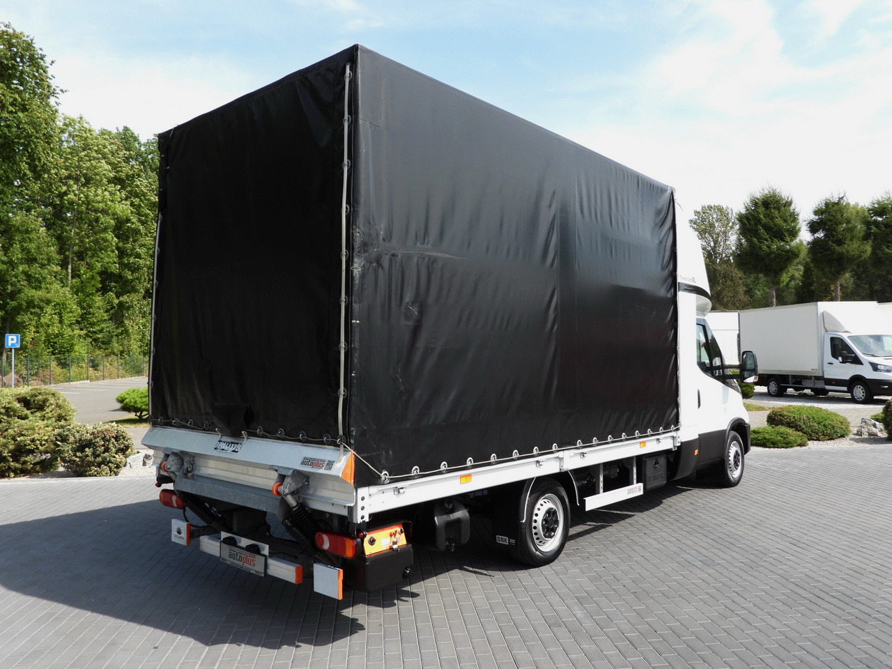 IVECO DAILY 35S18 TARPAULIN LIFT 8 PALLETS CRUISE CONTROL AIR CONDITIONING 180HP - Carrinha de lona: foto 3 IVECO DAILY 35S18 TARPAULIN LIFT 8 PALLETS CRUISE CONTROL AIR CONDITIONING 180HP - Carrinha de lona: foto 3