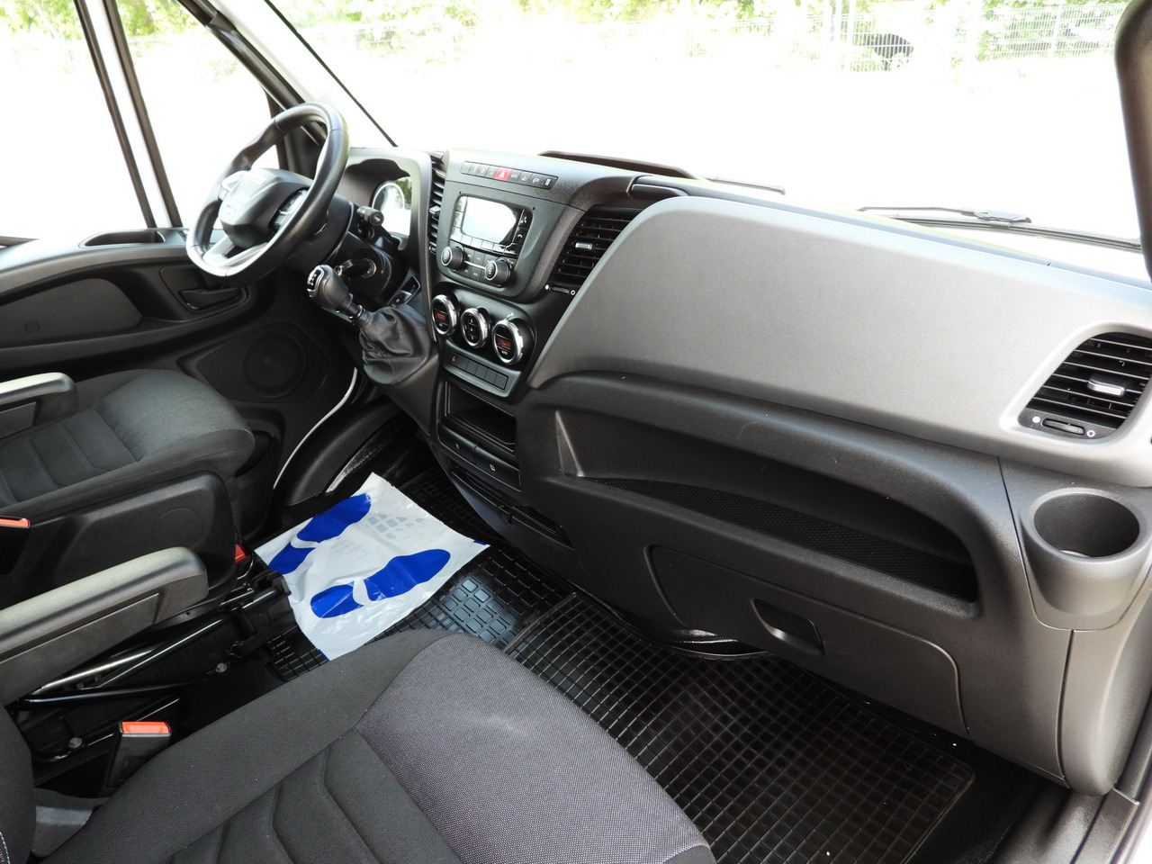 Locação financeira de IVECO DAILY 35S18 TARPAULIN LIFT 8 PALLETS CRUISE CONTROL AIR CONDITIONING  180HP IVECO DAILY 35S18 TARPAULIN LIFT 8 PALLETS CRUISE CONTROL AIR CONDITIONING  180HP: foto 46