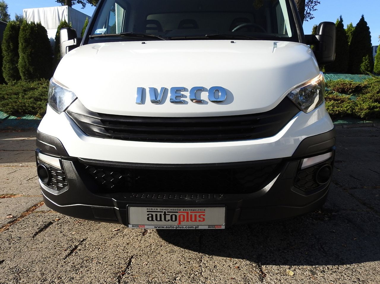 IVECO DAILY 35S18 TARPAULIN LIFT 8 PALLETS CRUISE CONTROL AIR CONDITIONING  180HP - Carrinha de lona: foto 5 IVECO DAILY 35S18 TARPAULIN LIFT 8 PALLETS CRUISE CONTROL AIR CONDITIONING  180HP - Carrinha de lona: foto 5