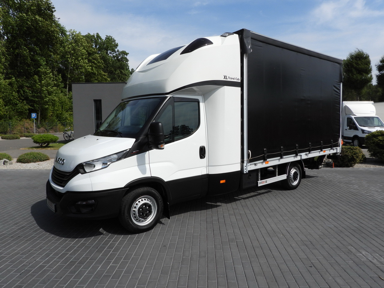 Locação financeira de IVECO DAILY 35S18 TARPAULIN LIFT 8 PALLETS CRUISE CONTROL AIR CONDITIONING  180HP IVECO DAILY 35S18 TARPAULIN LIFT 8 PALLETS CRUISE CONTROL AIR CONDITIONING  180HP: foto 17