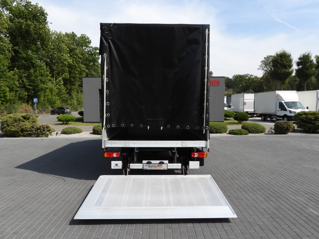 Locação financeira de IVECO DAILY 35S18 TARPAULIN LIFT 8 PALLETS CRUISE CONTROL AIR CONDITIONING  180HP IVECO DAILY 35S18 TARPAULIN LIFT 8 PALLETS CRUISE CONTROL AIR CONDITIONING  180HP: foto 13