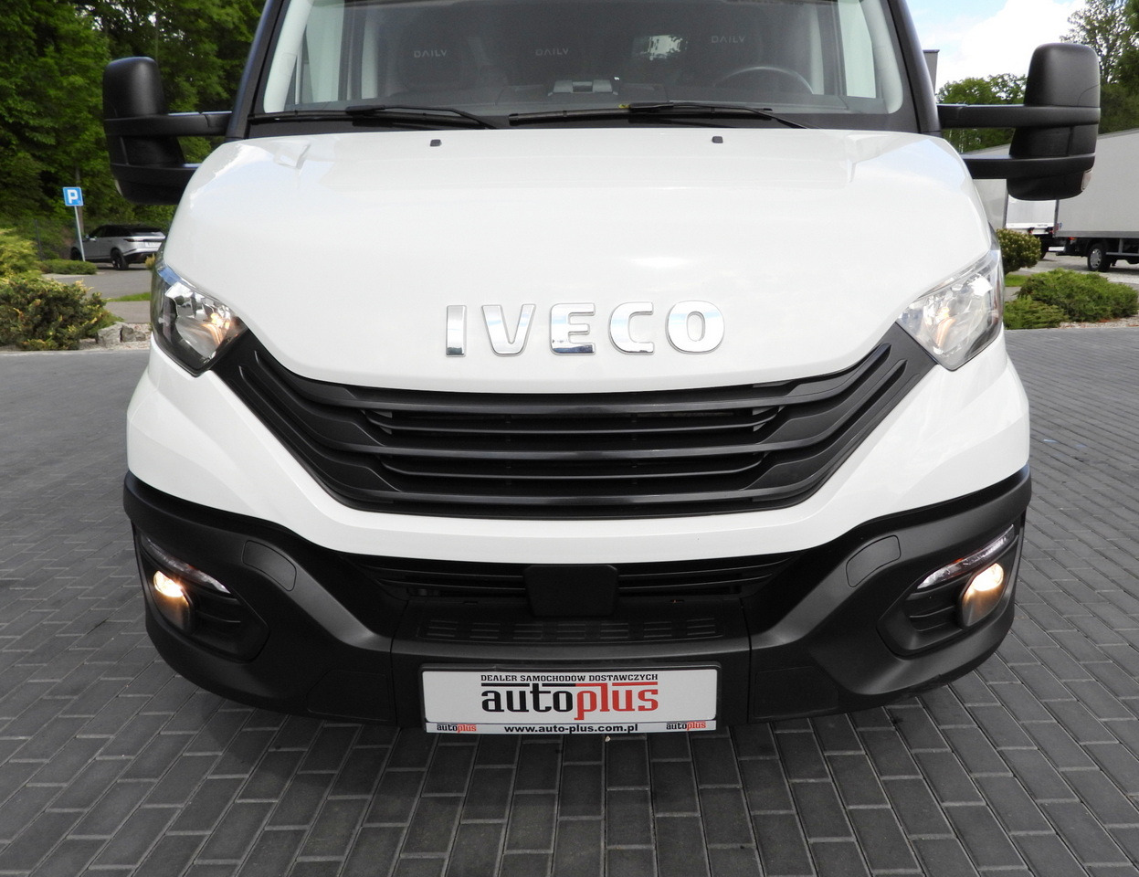 Locação financeira de IVECO DAILY 35S18 TARPAULIN LIFT 8 PALLETS WEBASTO CRUISE CONTROL AIR CONDITIONING  180HP IVECO DAILY 35S18 TARPAULIN LIFT 8 PALLETS WEBASTO CRUISE CONTROL AIR CONDITIONING  180HP: foto 15