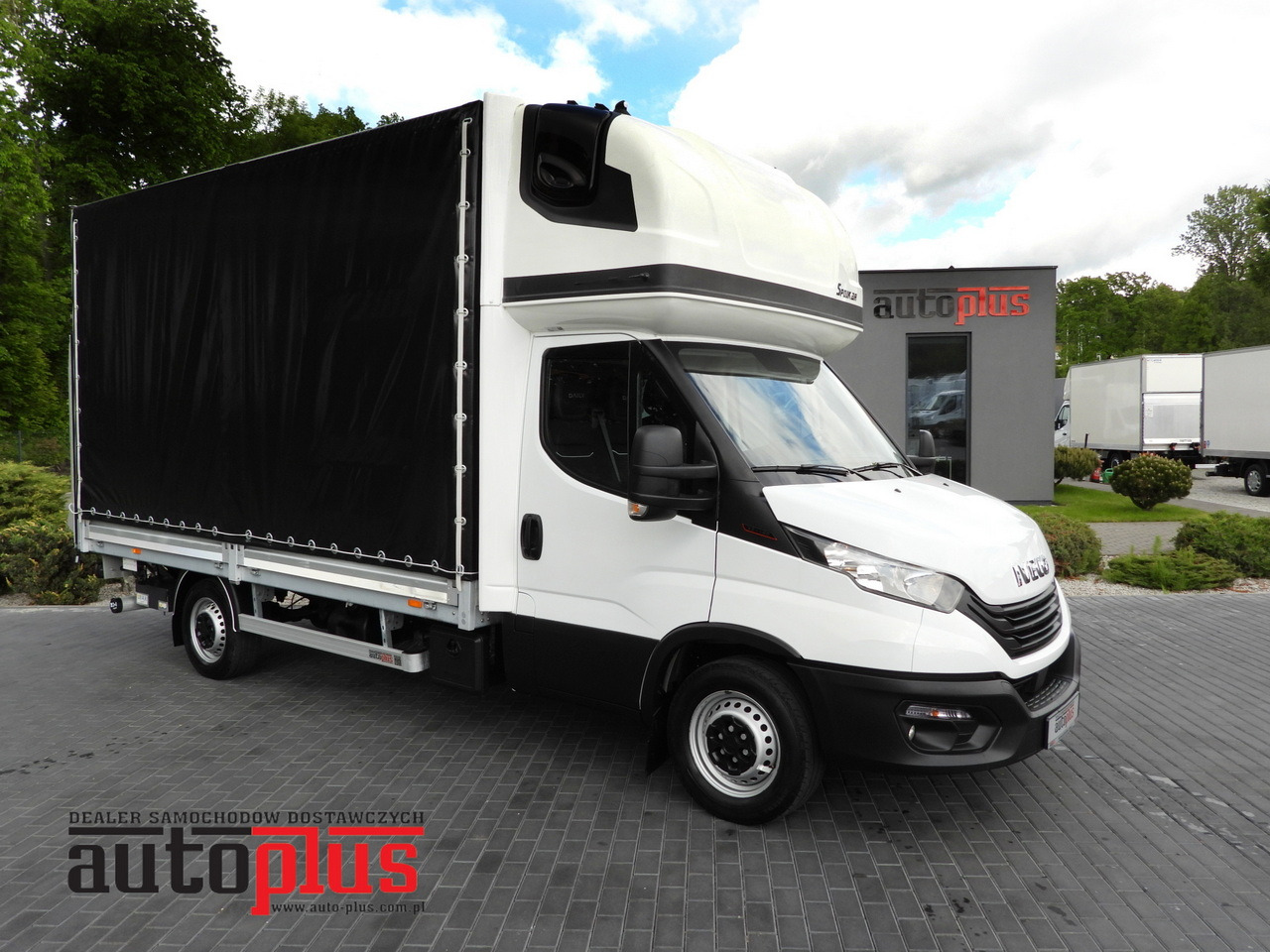 IVECO DAILY 35S18 TARPAULIN LIFT 8 PALLETS WEBASTO CRUISE CONTROL AIR CONDITIONING 180HP - Carrinha de lona: foto 1 IVECO DAILY 35S18 TARPAULIN LIFT 8 PALLETS WEBASTO CRUISE CONTROL AIR CONDITIONING 180HP - Carrinha de lona: foto 1