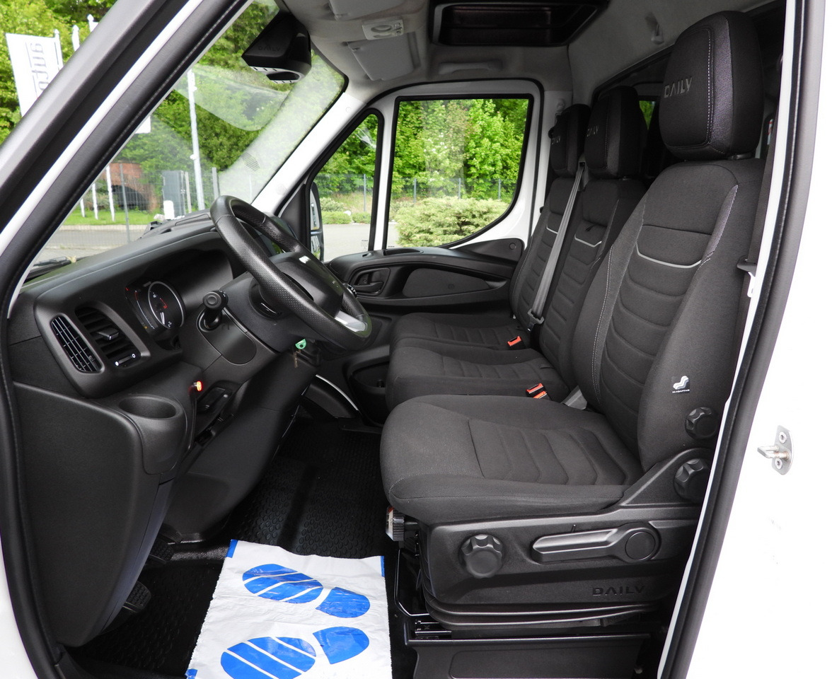 Locação financeira de IVECO DAILY 35S18 TARPAULIN LIFT 8 PALLETS WEBASTO CRUISE CONTROL AIR CONDITIONING  180HP IVECO DAILY 35S18 TARPAULIN LIFT 8 PALLETS WEBASTO CRUISE CONTROL AIR CONDITIONING  180HP: foto 32