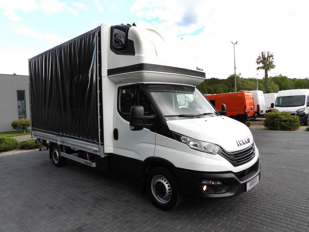 IVECO DAILY 35S18 TARPAULIN LIFT 8 PALLETS WEBASTO CRUISE CONTROL AIR CONDITIONING 180HP - Carrinha de lona: foto 4 IVECO DAILY 35S18 TARPAULIN LIFT 8 PALLETS WEBASTO CRUISE CONTROL AIR CONDITIONING 180HP - Carrinha de lona: foto 4