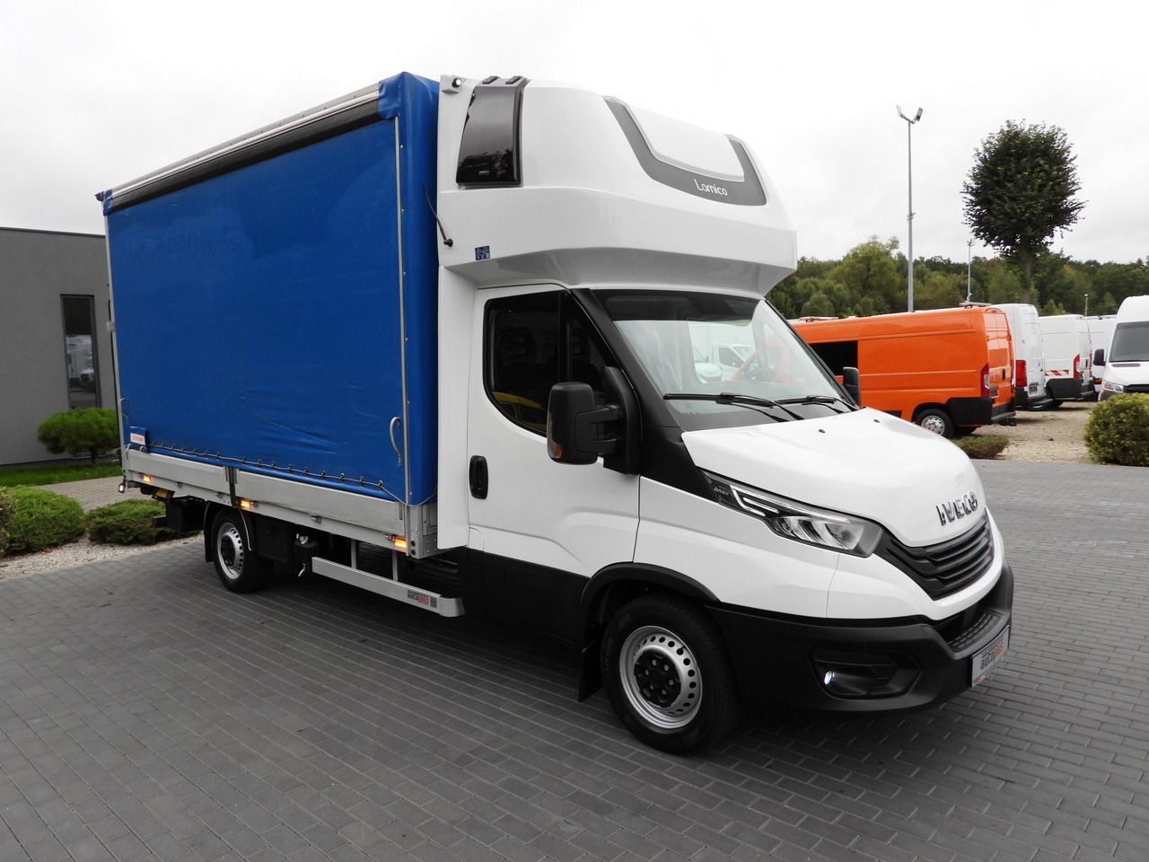 IVECO DAILY 35S18 TARPAULIN LIFT 8 PALLETS WEBASTO CRUISE CONTROL LED LIGHTS AIR CONDITIONING 180HP - Carrinha de lona: foto 4 IVECO DAILY 35S18 TARPAULIN LIFT 8 PALLETS WEBASTO CRUISE CONTROL LED LIGHTS AIR CONDITIONING 180HP - Carrinha de lona: foto 4