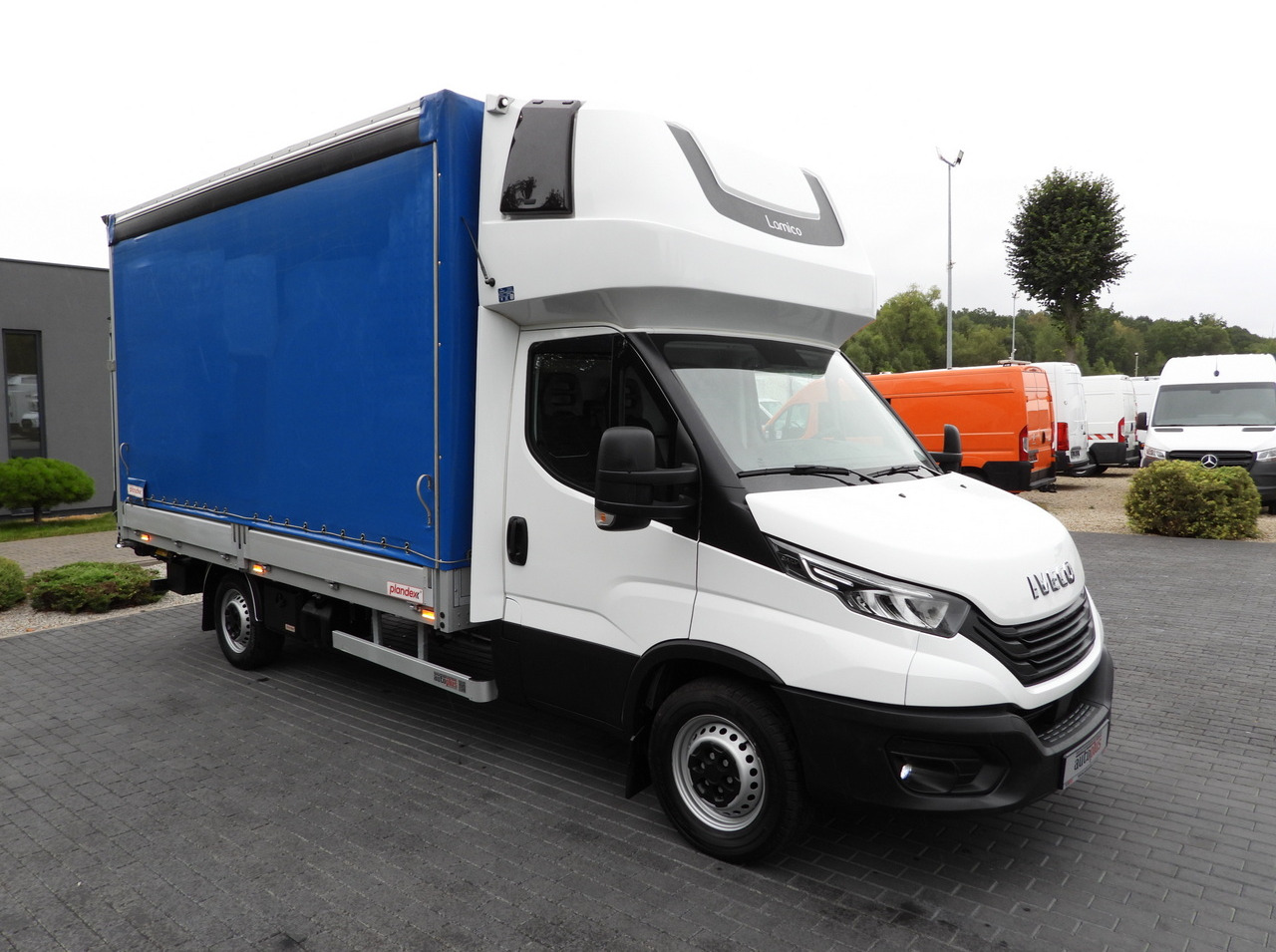 IVECO DAILY 35S18 TARPAULIN LIFT 8 PALLETS WEBASTO CRUISE CONTROL LED LIGHTS AIR CONDITIONING 180HP - Carrinha de lona: foto 4 IVECO DAILY 35S18 TARPAULIN LIFT 8 PALLETS WEBASTO CRUISE CONTROL LED LIGHTS AIR CONDITIONING 180HP - Carrinha de lona: foto 4