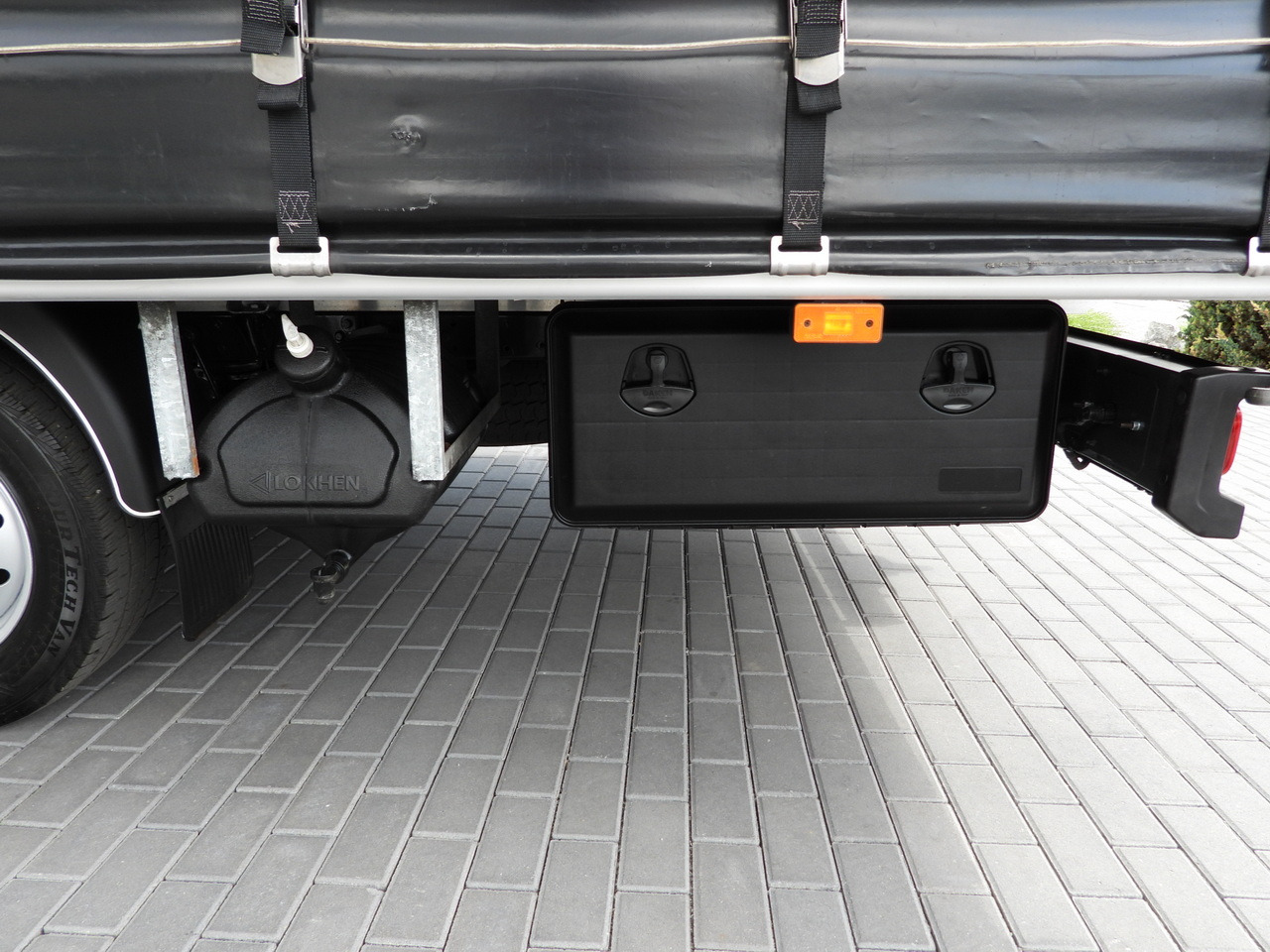 Carrinha de lona IVECO DAILY 35S21 TARPAULIN 10 PALLETS WEBASTO CRUISE CONTROL NAVIGATION LED LIGHTS PNEUMATICS AUTOMATIC TRANSMISSION HI-MATIC AIR CONDITIONING  210HP: foto 27