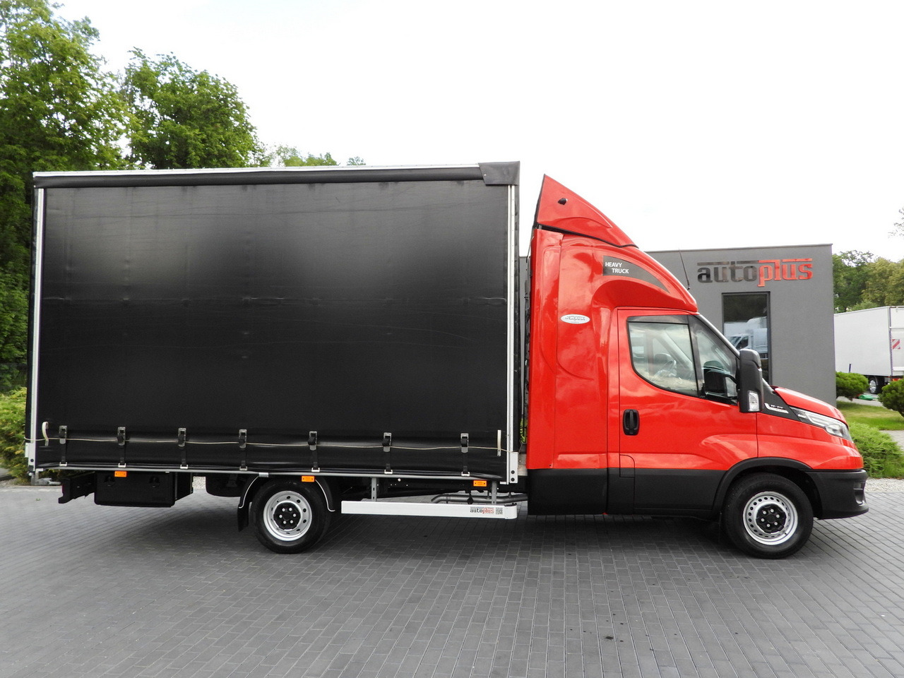 Carrinha de lona IVECO DAILY 35S21 TARPAULIN 10 PALLETS WEBASTO CRUISE CONTROL NAVIGATION LED LIGHTS PNEUMATICS AUTOMATIC TRANSMISSION HI-MATIC AIR CONDITIONING  210HP: foto 7
