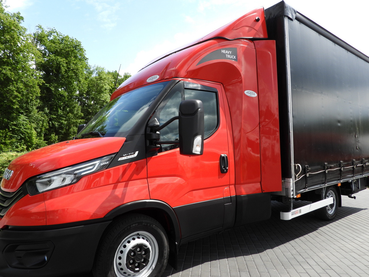 Carrinha de lona IVECO DAILY 35S21 TARPAULIN 10 PALLETS WEBASTO CRUISE CONTROL NAVIGATION LED LIGHTS PNEUMATICS AUTOMATIC TRANSMISSION HI-MATIC AIR CONDITIONING  210HP: foto 21