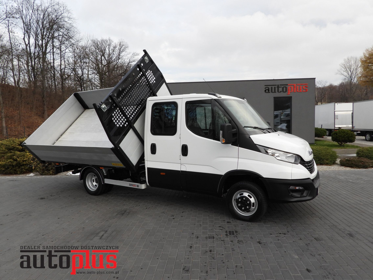 IVECO DAILY 50C16 THREE-WAY TIPPER DOUBLE CABIN DOKA 6 SEATS CRUISE CONTROL PNEUMATICS TWIN WHEELS AIR CONDITIONING 160HP - Carrinha basculante: foto 1 IVECO DAILY 50C16 THREE-WAY TIPPER DOUBLE CABIN DOKA 6 SEATS CRUISE CONTROL PNEUMATICS TWIN WHEELS AIR CONDITIONING 160HP - Carrinha basculante: foto 1
