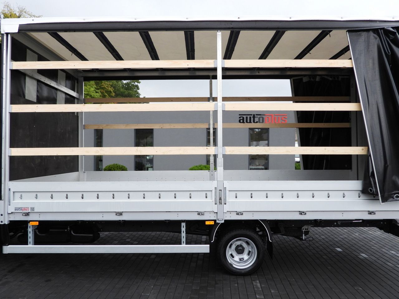 Carrinha de lona IVECO DAILY 50C18 TARPAULIN 14 PALLETS WEBASTO CRUISE CONTROL PNEUMATICS TWIN WHEELS AIR CONDITIONING  180HP: foto 25