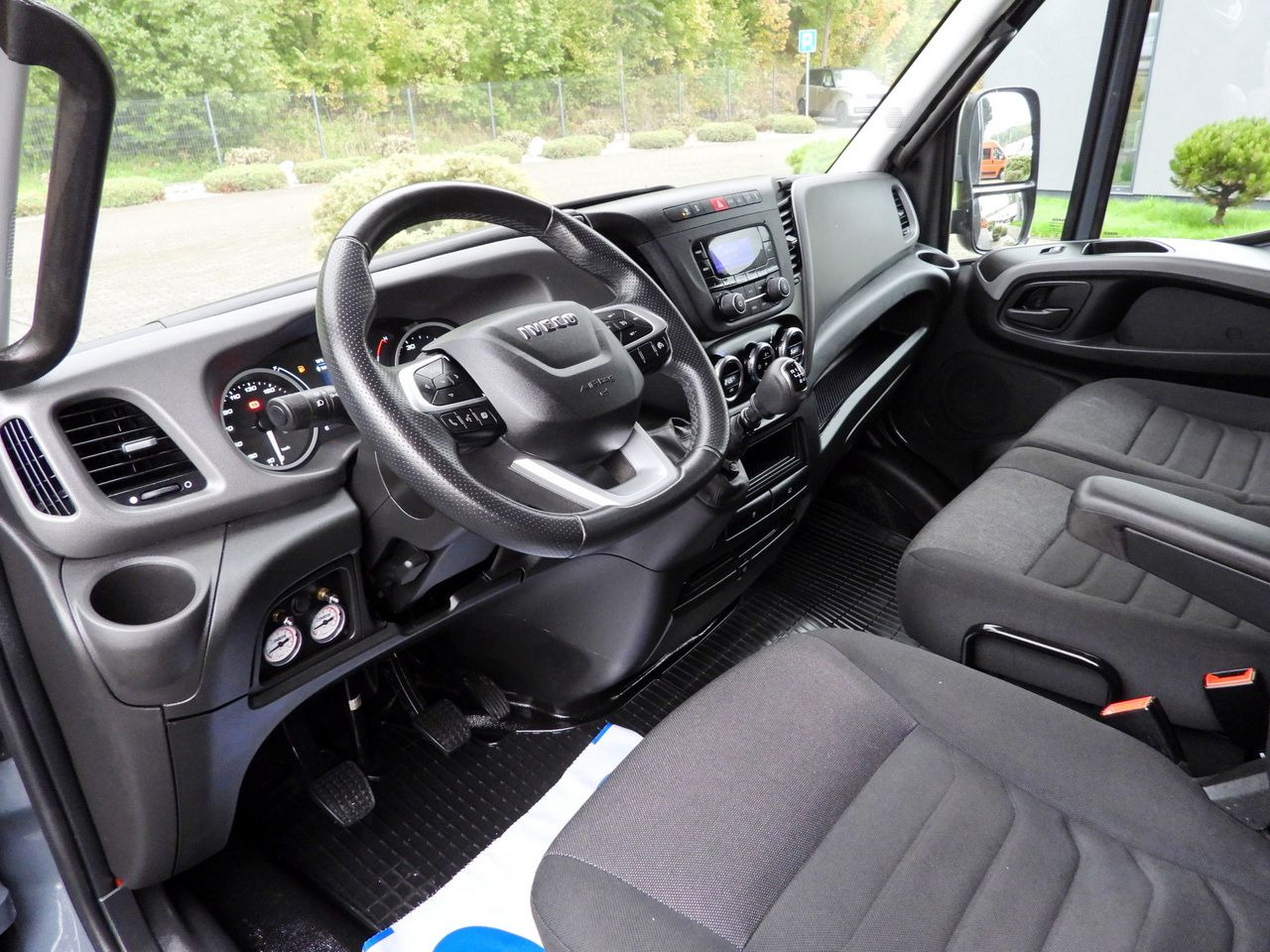 IVECO DAILY 50C18 TARPAULIN 14 PALLETS WEBASTO CRUISE CONTROL PNEUMATICS TWIN WHEELS AIR CONDITIONING 180HP - Carrinha de lona: foto 2 IVECO DAILY 50C18 TARPAULIN 14 PALLETS WEBASTO CRUISE CONTROL PNEUMATICS TWIN WHEELS AIR CONDITIONING 180HP - Carrinha de lona: foto 2