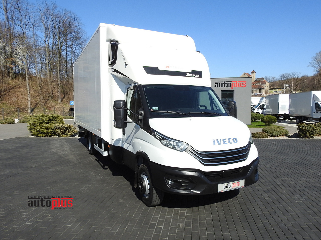 IVECO DAILY 70C18 BOX LIFT 14 PALLETS WEBASTO CRUISE CONTROL NAVIGATION LED LIGHTS TWIN WHEELS AIR CONDITIONING 180HP - Carrinha de contentor: foto 1 IVECO DAILY 70C18 BOX LIFT 14 PALLETS WEBASTO CRUISE CONTROL NAVIGATION LED LIGHTS TWIN WHEELS AIR CONDITIONING 180HP - Carrinha de contentor: foto 1