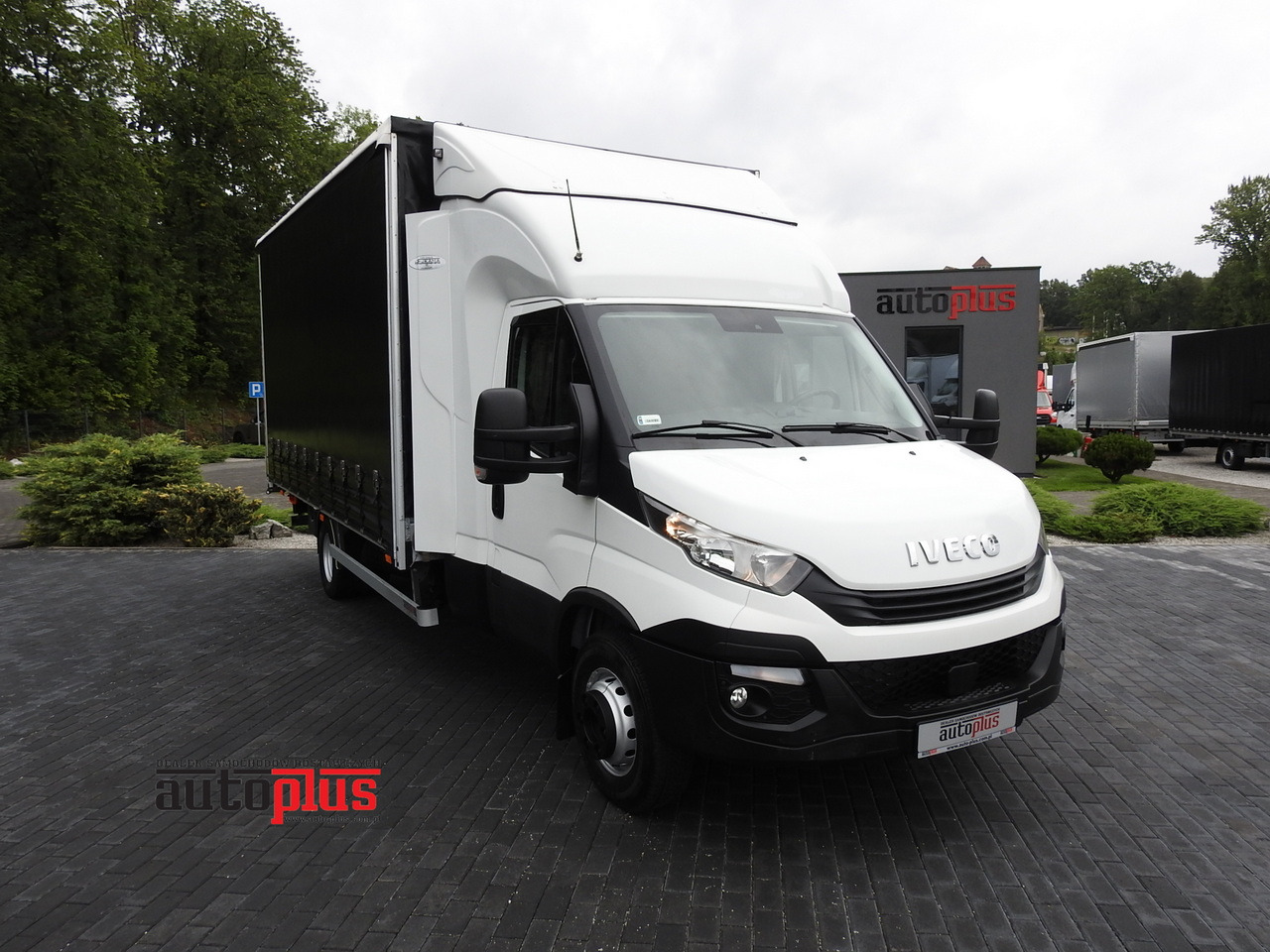 IVECO DAILY 70C18 TARPAULIN LIFT 12 PALLETS WEBASTO CRUISE CONTROL TWIN WHEELS AIR CONDITIONING 180HP - Carrinha de lona: foto 1 IVECO DAILY 70C18 TARPAULIN LIFT 12 PALLETS WEBASTO CRUISE CONTROL TWIN WHEELS AIR CONDITIONING 180HP - Carrinha de lona: foto 1