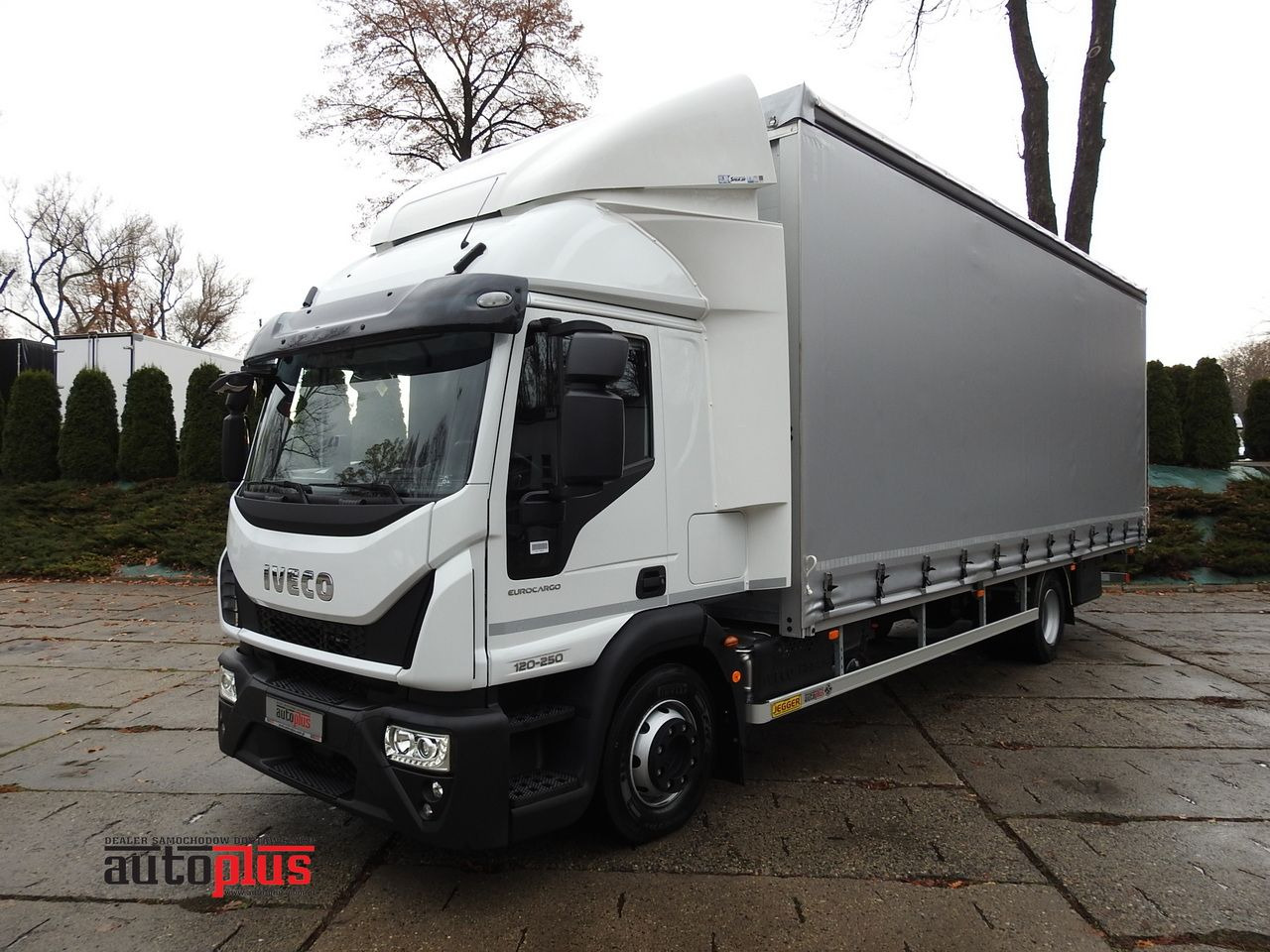 IVECO EUROCARGO 120-250 NEW TARPAULIN LIFT 18 PALLETS WEBASTO CRUISE CONTROL AIR CONDITIONING LED LIGHTS PNEUMATICS AUTOMATIC TRANSMISSION HI-MATIC 250HP - Camião de lona: foto 1 IVECO EUROCARGO 120-250 NEW TARPAULIN LIFT 18 PALLETS WEBASTO CRUISE CONTROL AIR CONDITIONING LED LIGHTS PNEUMATICS AUTOMATIC TRANSMISSION HI-MATIC 250HP - Camião de lona: foto 1