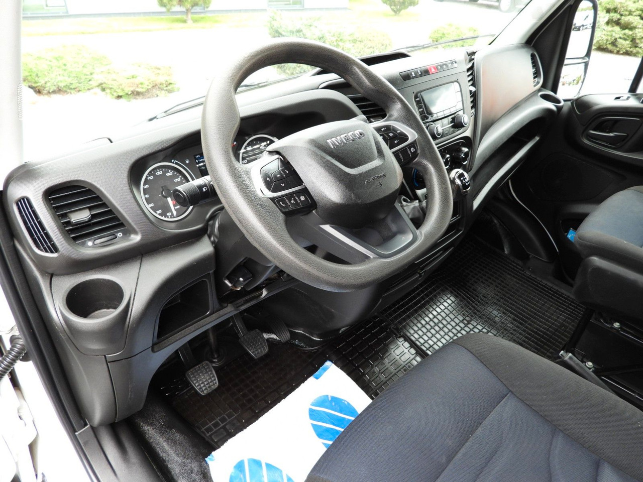 Iveco DAILY 35C14 KIPPER DOPPELKABINE DOKA 6 SITZE A/C - Carrinha basculante, Carrinha cabine dupla: foto 2 Iveco DAILY 35C14 KIPPER DOPPELKABINE DOKA 6 SITZE A/C - Carrinha basculante, Carrinha cabine dupla: foto 2