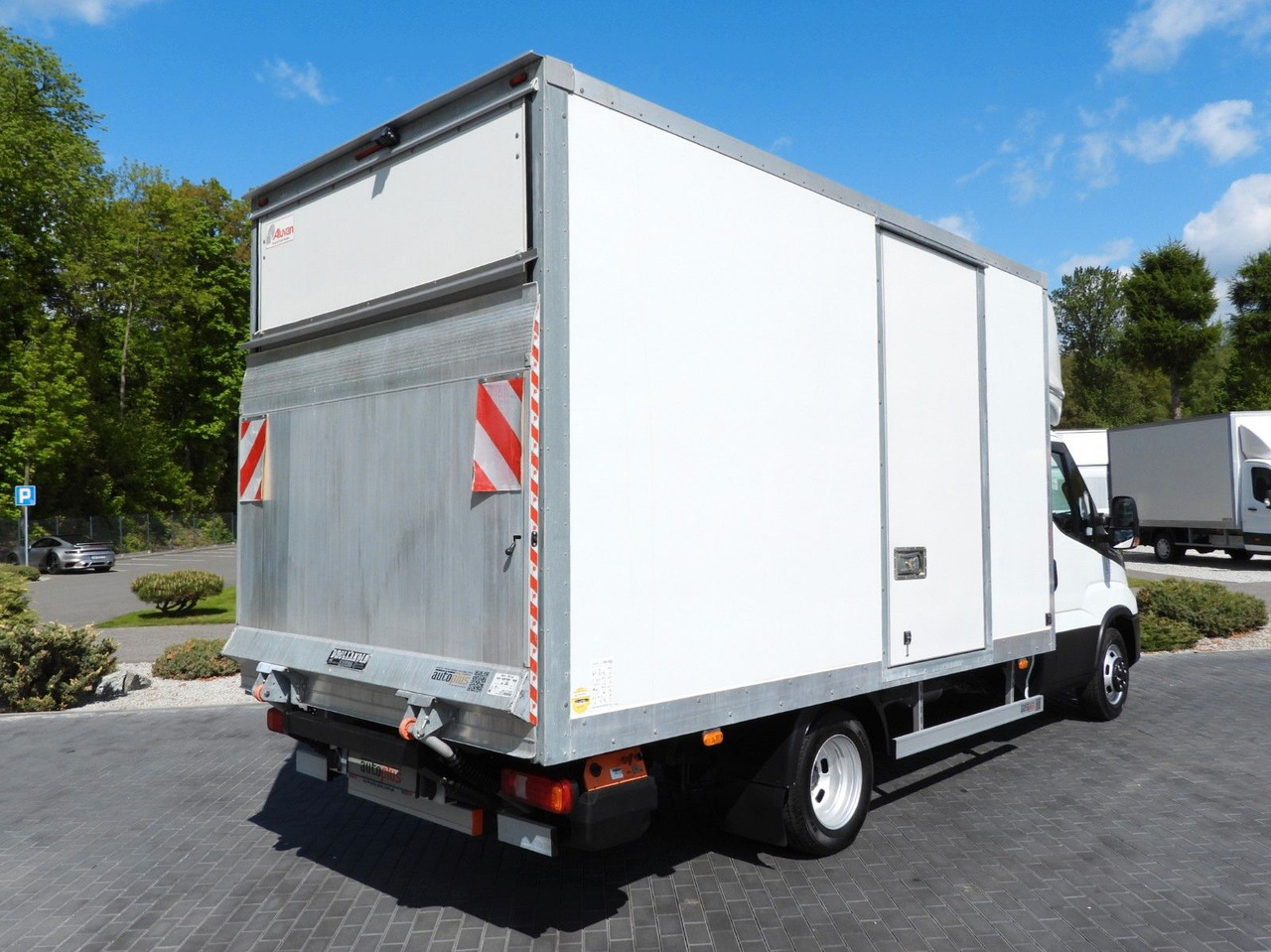 Iveco DAILY 35C16 KOFFER AUFZUG 8 PALETTEN TEMPOMAT - Carrinha de contentor: foto 3 Iveco DAILY 35C16 KOFFER AUFZUG 8 PALETTEN TEMPOMAT - Carrinha de contentor: foto 3