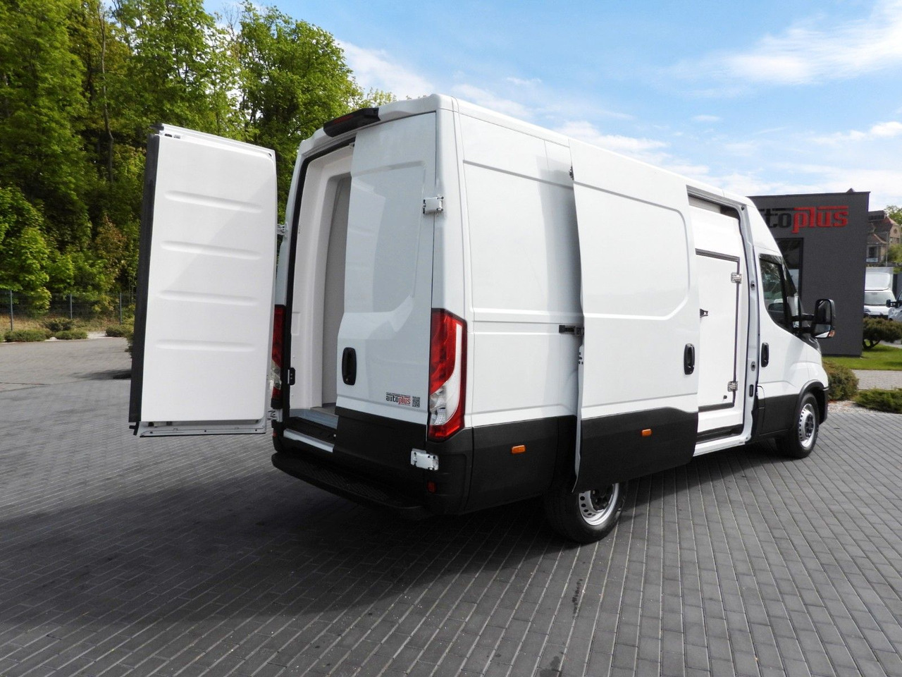 Iveco DAILY 35S14 KÜHLKASTENWAGEN-10*C TEMPOMAT - Carrinha frigorífica: foto 3 Iveco DAILY 35S14 KÜHLKASTENWAGEN-10*C TEMPOMAT - Carrinha frigorífica: foto 3