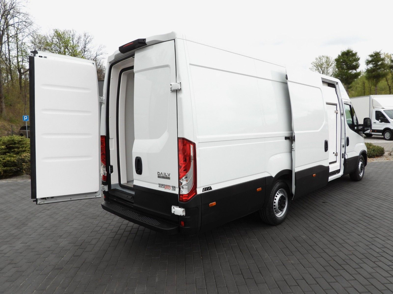 Iveco DAILY 35S14 KÜHLKASTENWAGEN -5*C STROMVERSORGUNG - Carrinha frigorífica: foto 3 Iveco DAILY 35S14 KÜHLKASTENWAGEN -5*C STROMVERSORGUNG - Carrinha frigorífica: foto 3