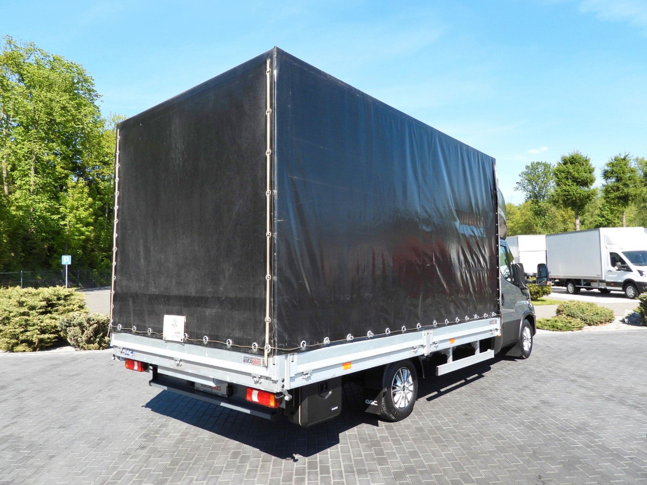Iveco DAILY 35S18 PRITSCHE PLANE 10 PALETTEN WEBASTO - Carrinha de lona, Carrinha cabine dupla: foto 3 Iveco DAILY 35S18 PRITSCHE PLANE 10 PALETTEN WEBASTO - Carrinha de lona, Carrinha cabine dupla: foto 3
