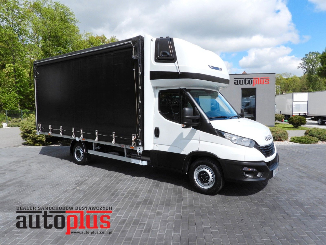 Iveco DAILY 35S18 PRITSCHE PLANE 10 PALETTEN WEBASTO - Carrinha de lona: foto 1 Iveco DAILY 35S18 PRITSCHE PLANE 10 PALETTEN WEBASTO - Carrinha de lona: foto 1